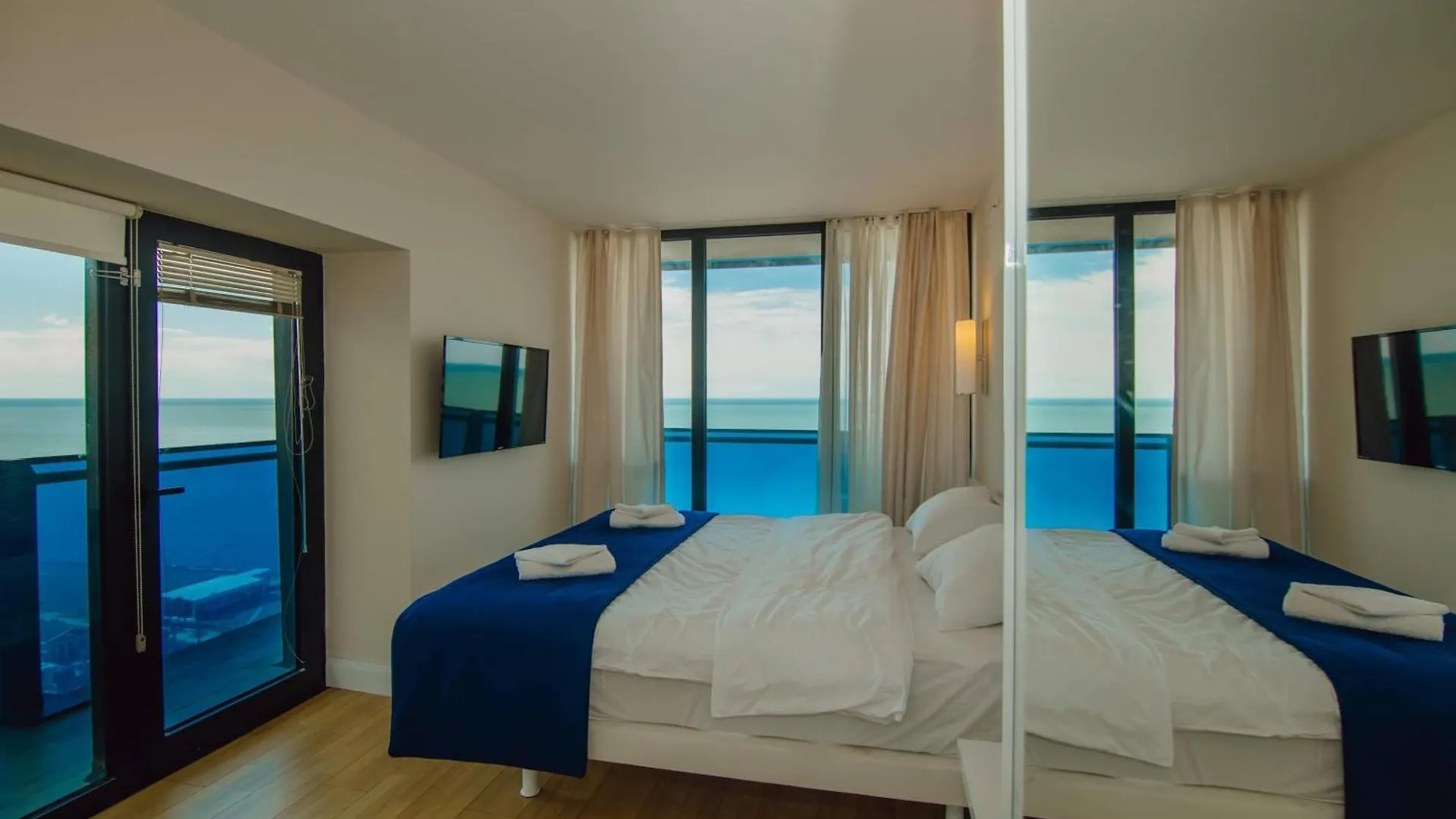Panorama Luxury Aparthotel Sea View 巴统