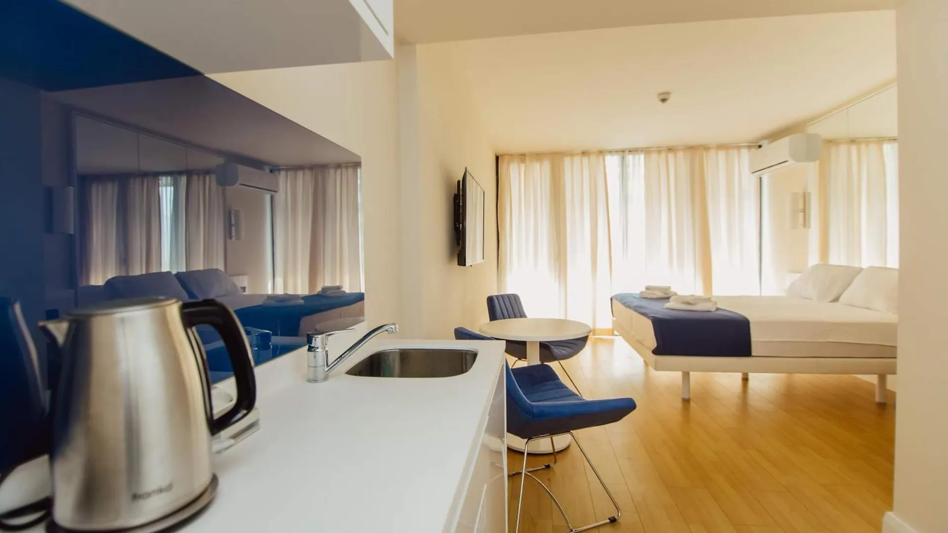 Panorama Luxury Aparthotel Sea View 巴统