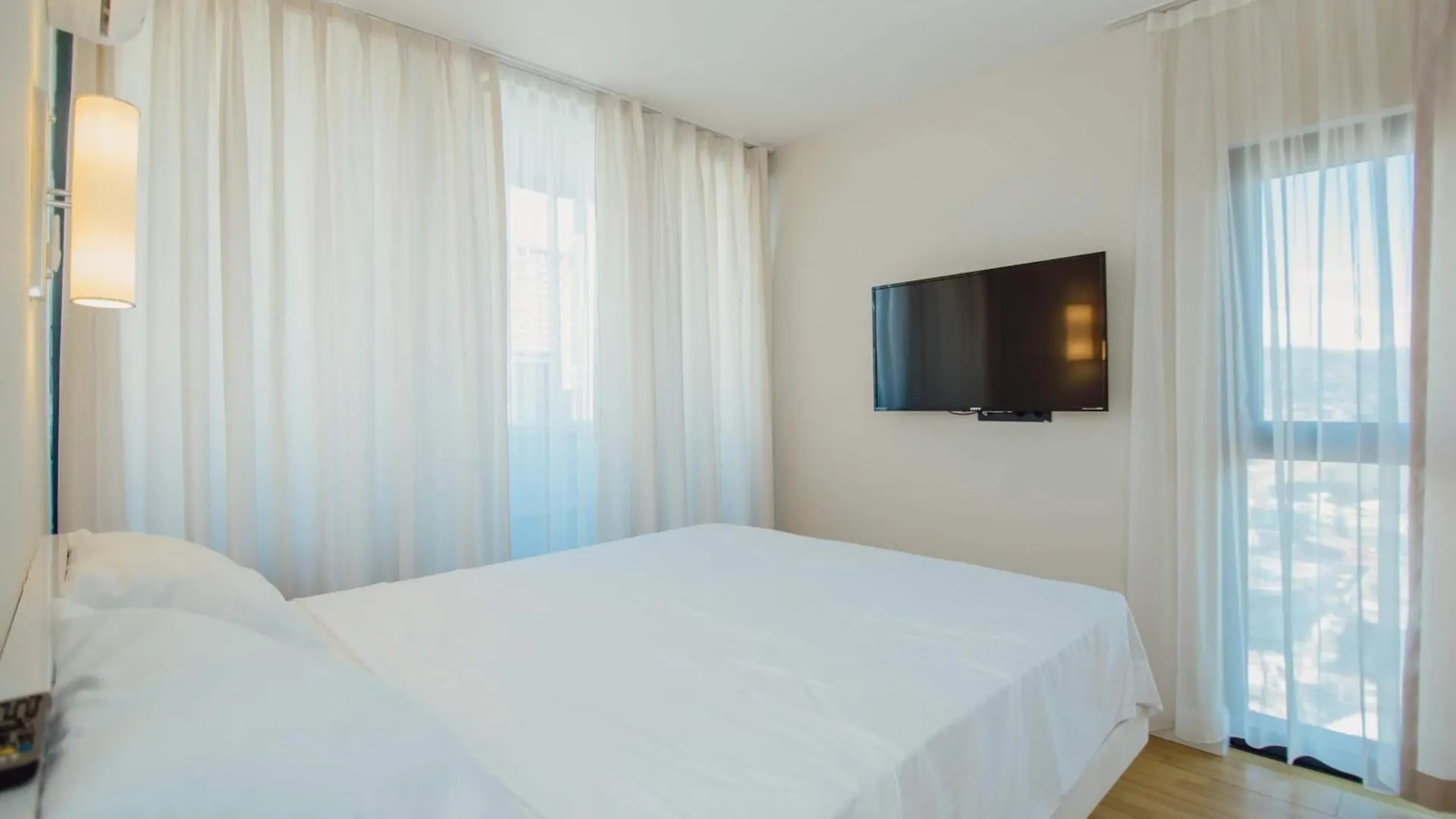Panorama Luxury Aparthotel Sea View 巴统 0*,
